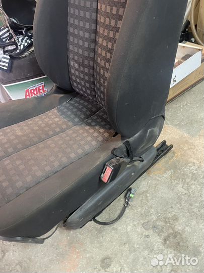 Передние сиденья renault megane 2