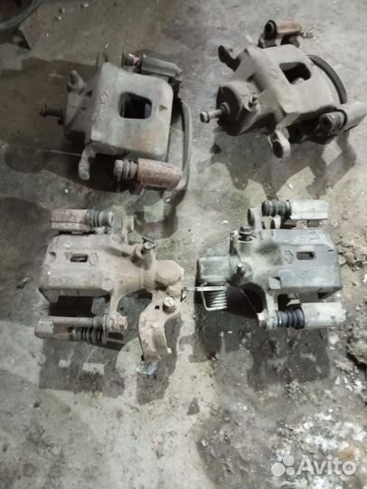 Продам ступицы диски тормозные колодки суппорта