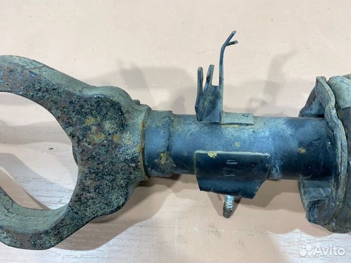 Амортизатор передний левый Infiniti G35 G37 V36