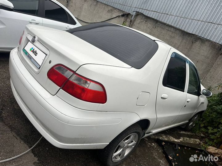 FIAT Albea 1.4 МТ, 2011, битый, 140 000 км