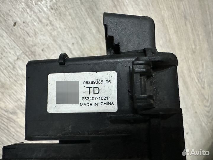 Блок предохранителей аккумулятора для Chevrolet Cr