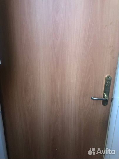 Дверь деревянная б/у с замком