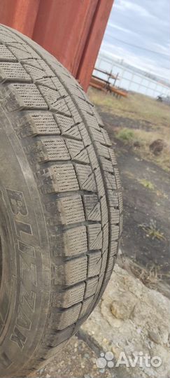 Bridgestone Blizzak Revo GZ 225/60 R17