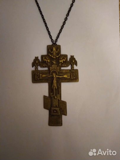 Крест с цепью