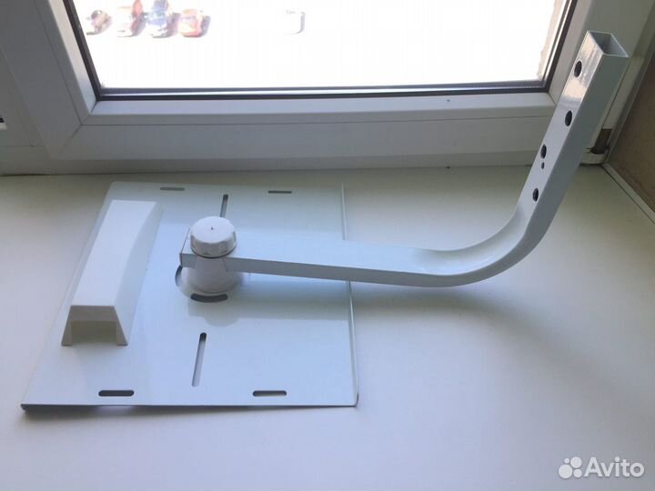 Полка навесная для телевизора