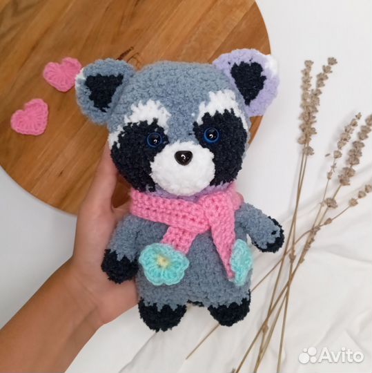 Вязаная мягкая игрушка Енотик амигуруми