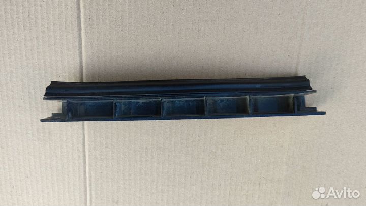 Уплотнитель капота Nissan X-Trail T31