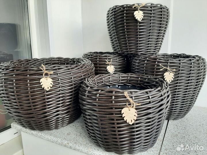 Кашпо из искусственного ротанга