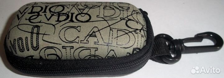 Футляр для складных очков с карабином