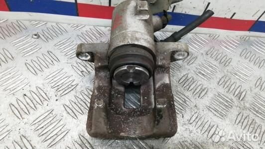 Суппорт тормозной задний правый volkswagen golf 5