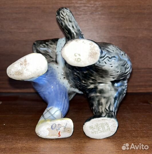Фарфоровая статуэтка мужик и медведь