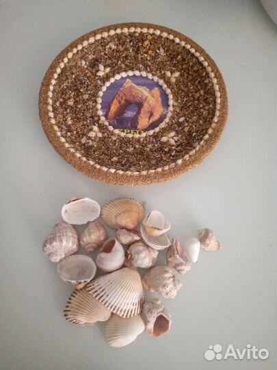 Ракушки и декоративная тарелка