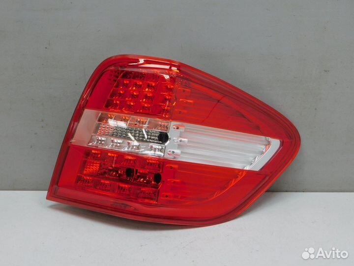 Фонарь задний правый Mercedes-Benz M-Class