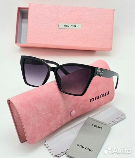 Солнцезащитные очки Miu Miu