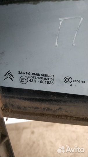 Форточка двери передняя правая Citroen C4