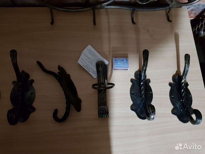 Вешалки крючки