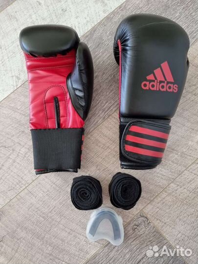 Боксерские перчатки adidas