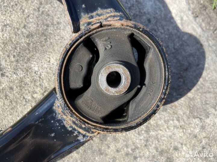 Опора двигателя задняя Лансер 10