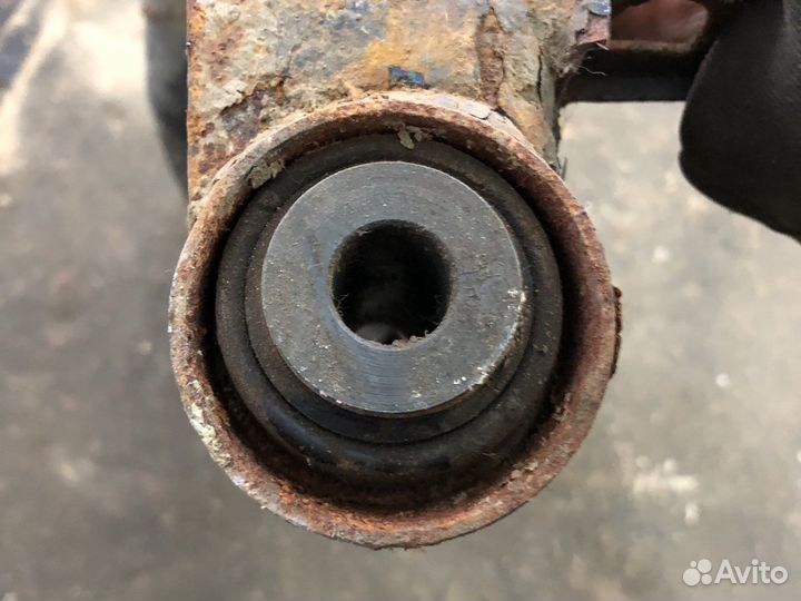 Задний левый верхний рычаг Range Rover Sport