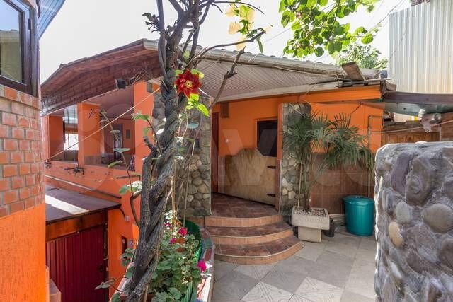 Комната 18 м² в 6-к., 1/1 эт.