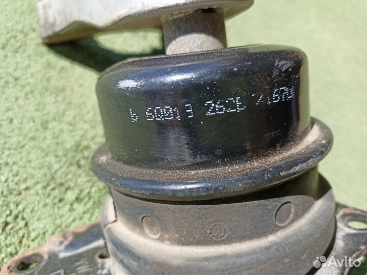 Опора двигателя (Подушка) правая Skoda Fabia 2