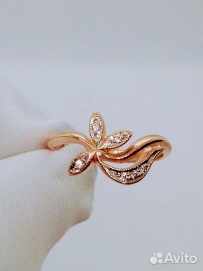 Золотое кольцо с камнем 16р