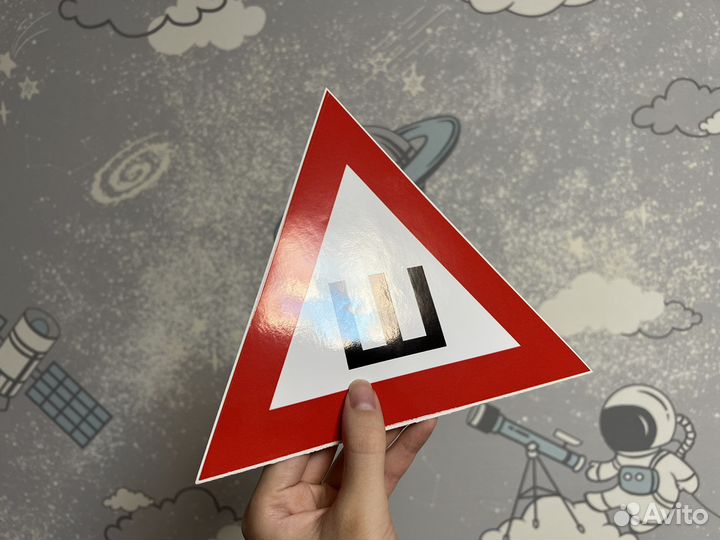 Наклейки на авто знак шипы