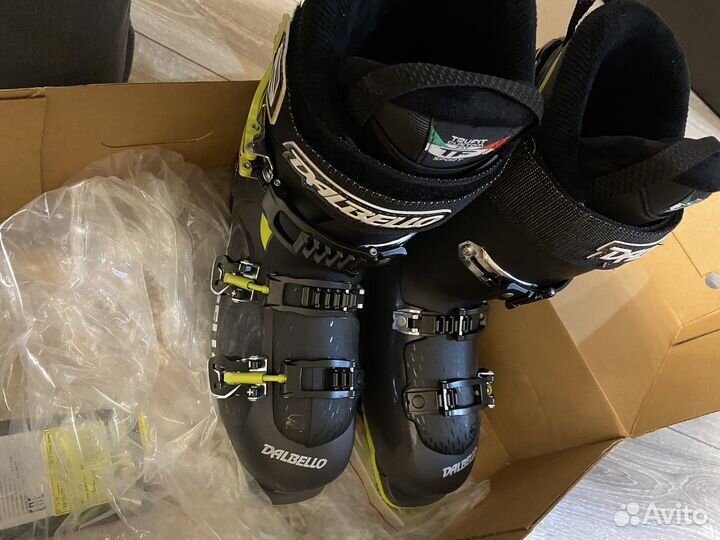 Горнолыжный комплект; горнолыжные ботинки