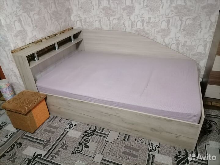 Кровать