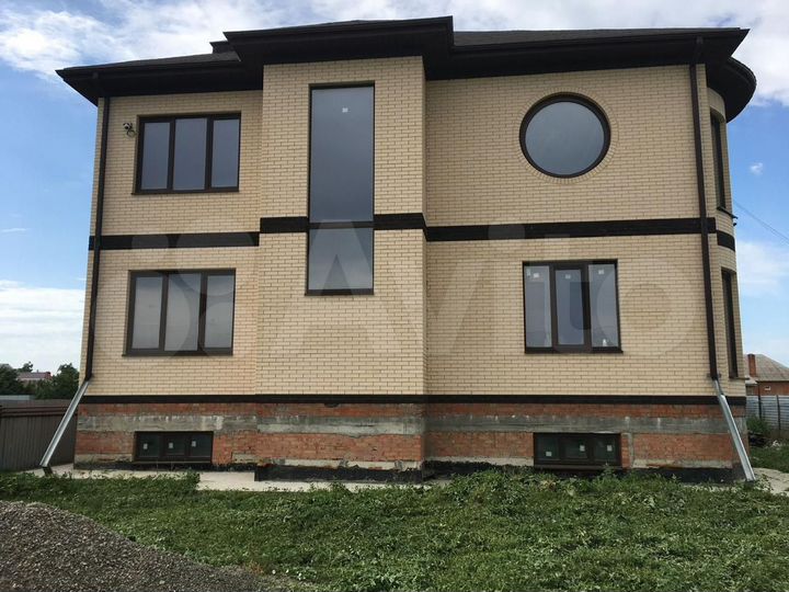 Дом 298,8 м² на участке 6 сот.