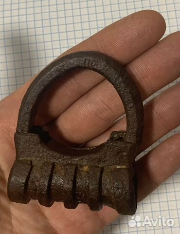 Навесной замок старинный