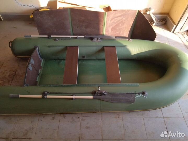 Надувная лодка с мотором