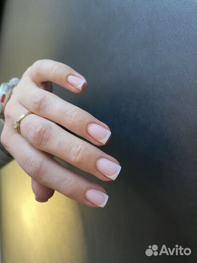 Маникюр, педикюр, наращивание ногтей