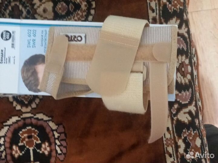 Бандаж на лучезапястный сустав правый