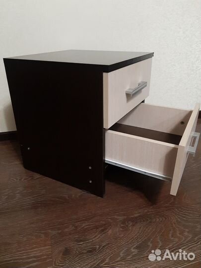 Тумбочка прикроватная