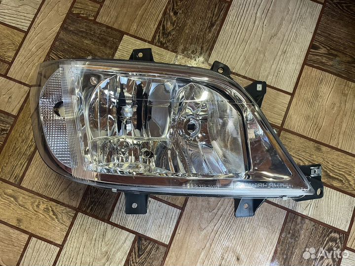 Фары Mercedes Sprinter W909