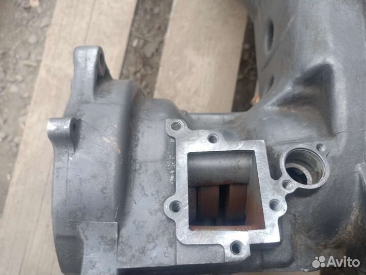 Картер двигателя Сузуки летс 1