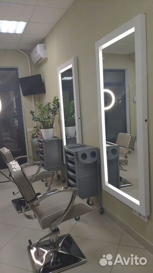 Гримерное зеркало с подсветкой