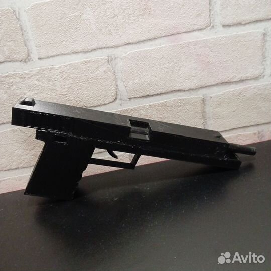 Пластиковый пистолет 