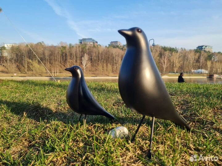 Статуэтка птица