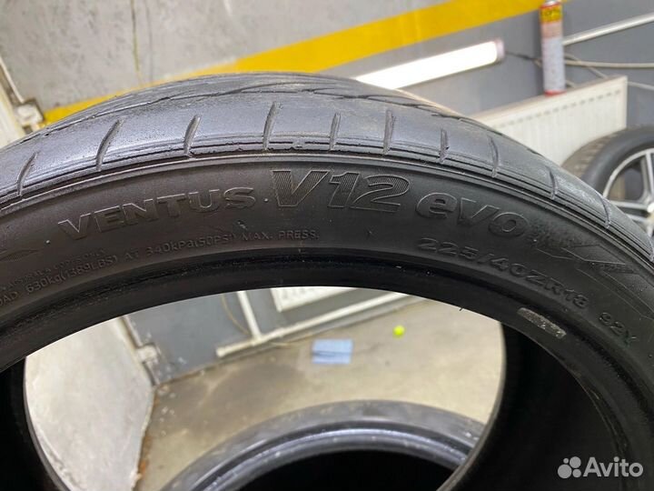 Acustica Challenger 245/40 R18 29ZR