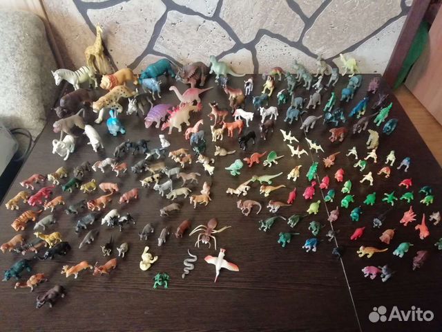 Прорезиненные динозавры, домашние и дикие животные