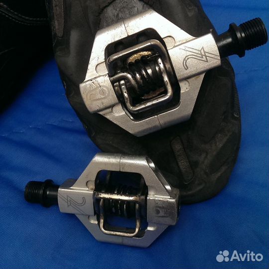 Контактные педали с шипами