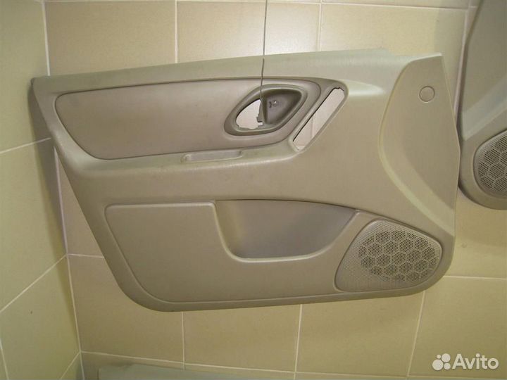 Обшивки дверей комплект Ford Maverick TM1 2005