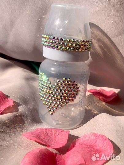 Бутылочка для кормления в стразах Avene