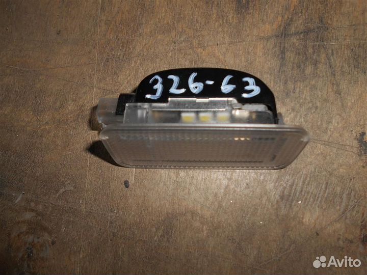 Фонарь в дверь от Toyota Avensis II 2003-2008