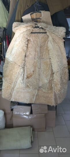 Тулуп постовой белого цвета