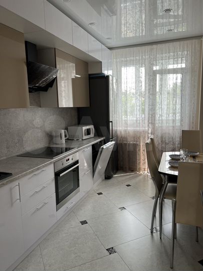 2-к. квартира, 60 м², 4/18 эт.