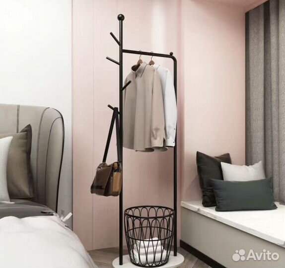 Вешалка дизайнерская для одежды с корзиной