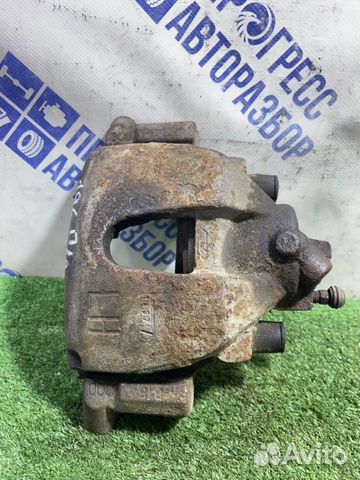 Суппорт передний левый Volvo S40 седан 2.4 B5244S